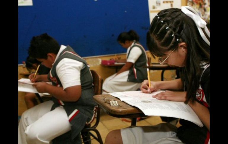 En la línea encontrarán atención inmediata al denunciar cualquier abuso en el entorno escolar. ARCHIVO  /