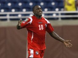 El jugador de Panamá, Luis Tejada, festeja tras marcar ante la Selección de Guadalupe. REUTERS  /