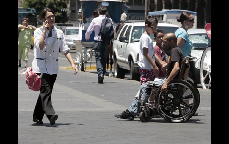 La desigualdad económica es uno de los flagelos más agobiantes de los lazos sociales. A. HINOJOSA  /