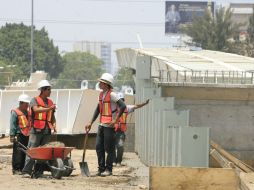 Obras Públicas informó que la construcción del puente en Circunvalación y Ávila Camacho presenta avance de 50 por ciento. M. FREYRÍA  /