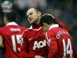 Rooney junto con el 'Chicharito' en un duelo del Manchester United. MEXSPORT  /