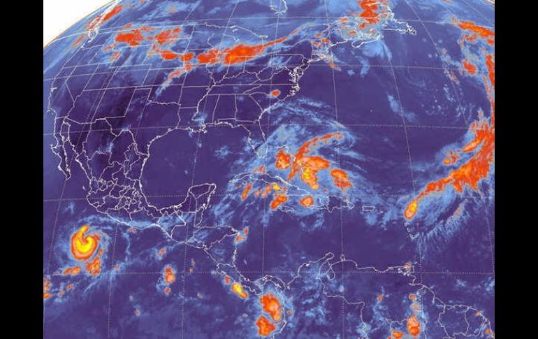 Imagen satelital del Servicio Meteorológico Nacional de México donde se muestra al huracán 'Adrián'. EFE  /