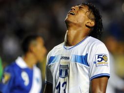 Carlo Costly de Honduras lamentándose durante su duelo de inicio de Copa Oro. AFP  /