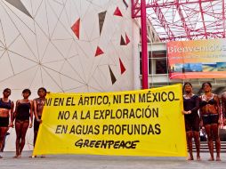 Los siete activistas se manifestaron en la ciudad de Puebla, donde desde ayer se lleva a cabo el Congreso Mexicano del Petróleo. EFE  /