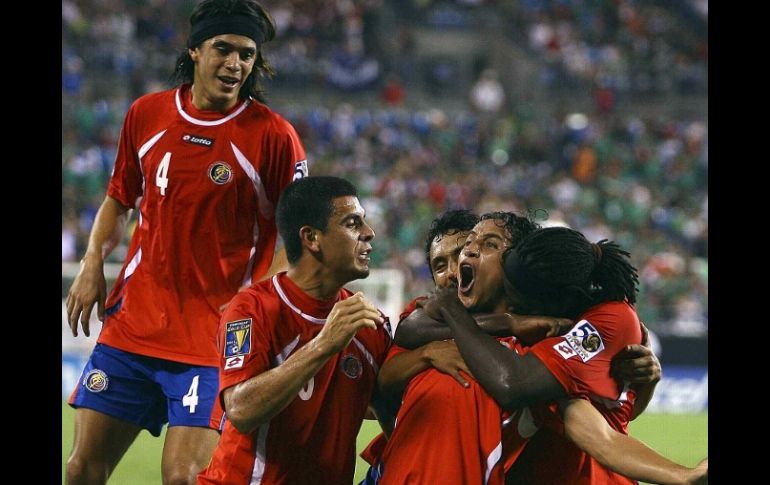 Jugadores de Costa Rica celebrando el empate. MEXSPORT  /