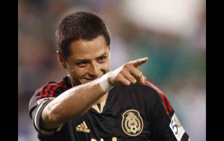 Javier Hernández celebra uno de los goles ante Cuba. EL UNIVERSAL  /