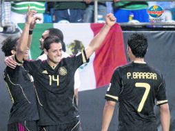 A pesar de la sombra del doping, Dos Santos,''Chicharito'' y Barrera festejan la victoria de México por 5-0 frente a Cuba. MEXSPORT  /