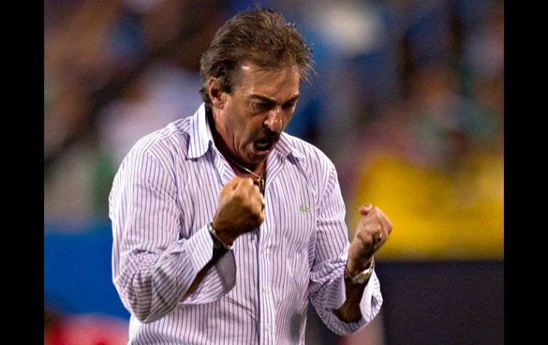 Ricardo La Volpe festejando el gol del empate. MEXSPORT  /