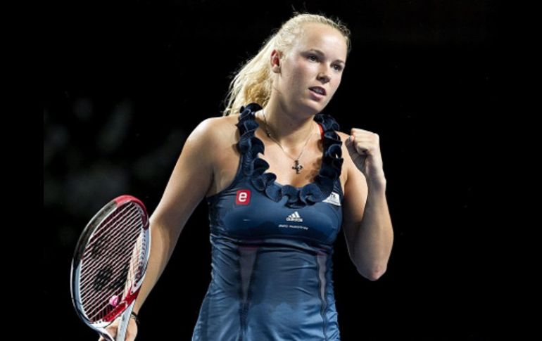 La tenista danesa Caroline Wozniacki celebra un punto ante la italiana. EFE  /