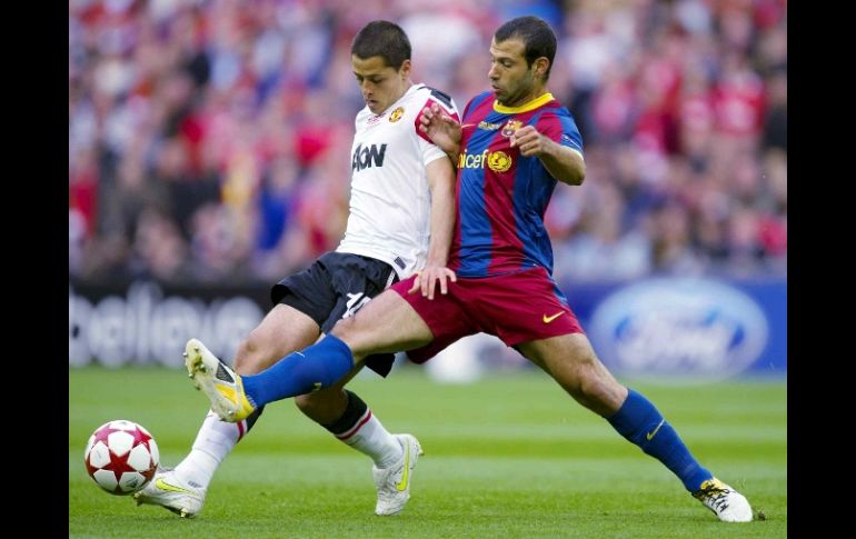 El jugador de Barcelona, Javier Mascherano, se enfrenta a Hernández en la final de la Champions League. MEXSPORT  /