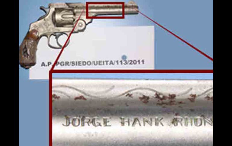 Además de las armas vinculadas con crímenes, la PGR presentó dos armas decomisadas con el nombre de Jorge Hank grabado. EL UNIVERSAL  /