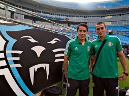 Los mexicanos, Efraín Juárez y Jorge Torres, tras una sesión de entrenamiento. MEXSPORT  /