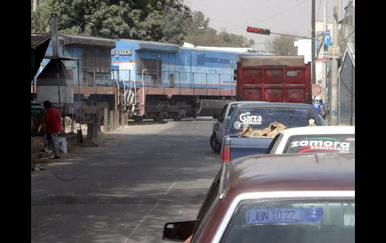 El proyecto de Las Juntas contempla la construcción de tres túneles para mejorar la circulación afectada por el ferrocarril. ARCHIVO  /