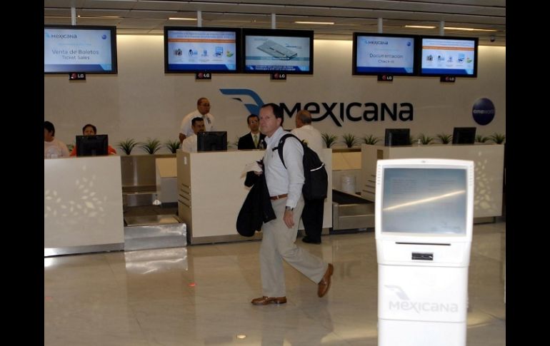 Después de más de nueve meses las rutas que operaba Mexicana ya fueron cubiertas por otras aerolíneas. ARCHIVO  /