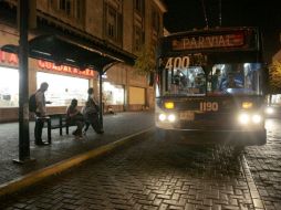 Trabajadores tienen la necesidad de transportarse en la noche, consideran que los camiones nocturnos son una demanda. A. HINOJOSA  /