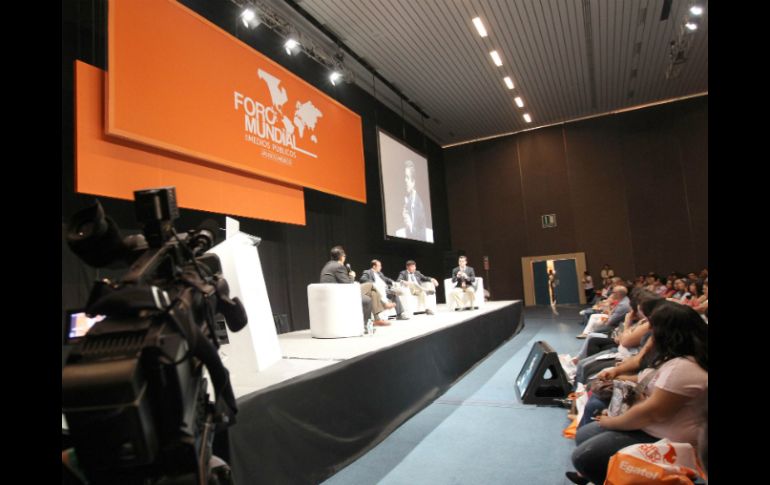 Una de las mesas de discusión realizadas en el Foro Mundial de Medios Públicos, que terminó ayer. A. CAMACHO  /