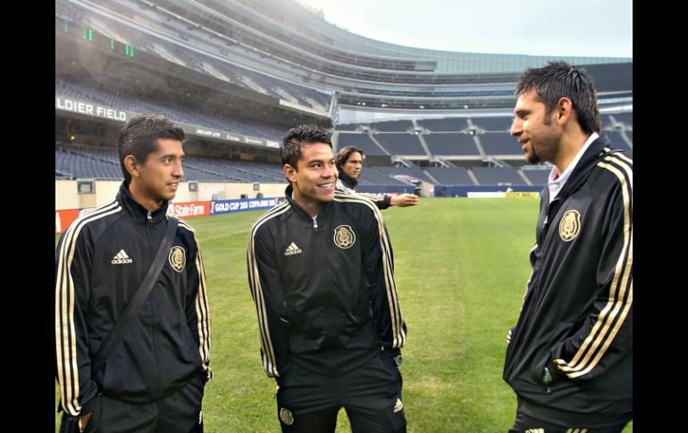 Hernández, Barrera y Orozco, preparándose para la rueda de prensa en chicago. MEXSPORT  /