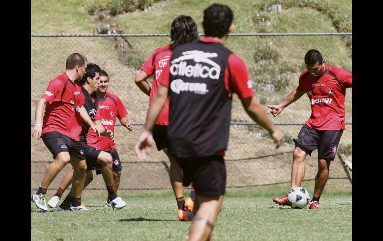 Los rojinegros entrenan fuerte de cara al Apertura 2011. A. CAMACHO.  /