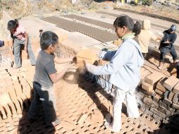 Se estima que cerca de 600 mil infantes realizan tareas en sectores como la minería, la construcción o el campo. EL UNIVERSAL  /