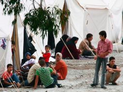 'Numerosos civiles huyen de la represión y buscan refugio en Turquía'. EFE  /