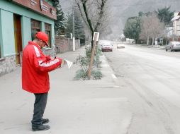 En estas provincias la caída de cenizas ha perjudicado a la cría de ganado ovino y caprino. REUTERS  /