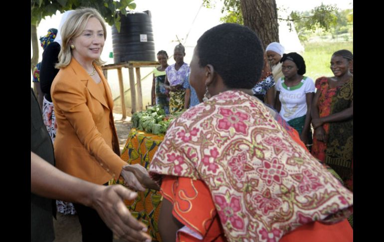 La secretaria de Estado visita una cooperativa de agricultores en Mlandizi, ubicada al este de Tanzania. REUTERS  /