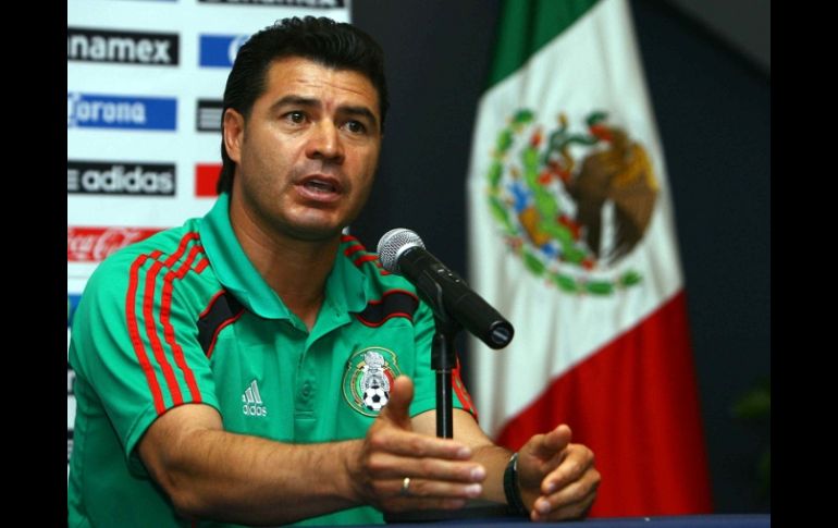 El técnico de la Selección Sub-20, Juan Carlos Chávez, durante una conferencia. MEXSPORT  /