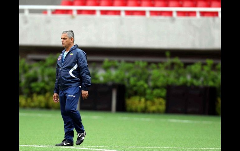 Reinaldo Rueda durante un entrenamiento de la Selección de Ecuador en la Ciudad de Guadalajara. MEXSPORT  /