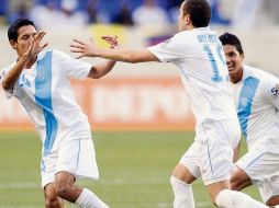 José del Águila (19) festeja el primer gol de la Selección de Guatemala. AFP  /