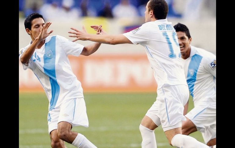 José del Águila (19) festeja el primer gol de la Selección de Guatemala. AFP  /