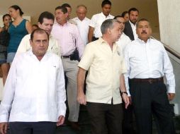 Emilio González (centro) y Manlio Fabio Beltrones (derecha) asistieron a la Confederación de Org. Ganaderas en Vallarta. S. MALDONADO  /