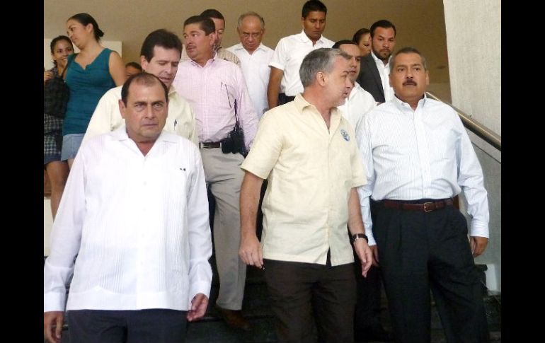 Emilio González (centro) y Manlio Fabio Beltrones (derecha) asistieron a la Confederación de Org. Ganaderas en Vallarta. S. MALDONADO  /