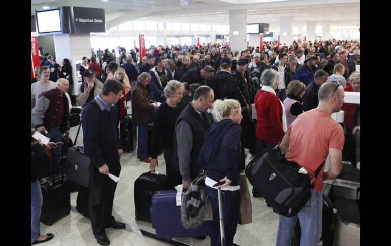 Argentina anunció la reanudación paulatina de las operaciones de los dos aeropuertos. AFP  /