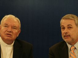 El cardenal Juan Sandoval y el gobernador Emilio González, durante la celebración del Banco Diocesano de Alimentos. M. FREYRÍA  /