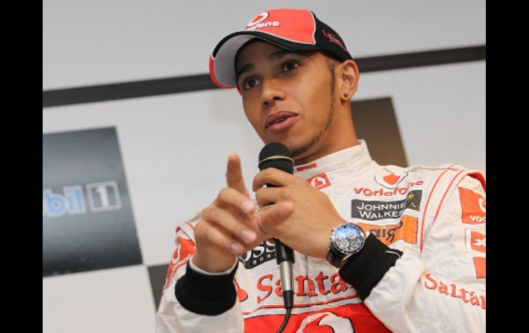 Lewis Hamilton asegura que es un afortunado por estar en McLaren ya que es uno de los mejores equipos. AFP  /