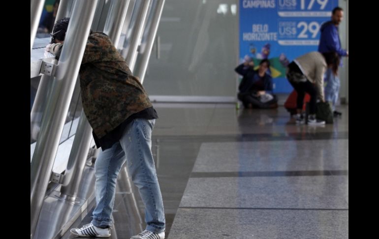 En las jornadas previas, miles de pasajeros resultaron afectados por las restricciones. REUTERS  /