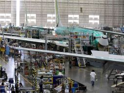 Boeing acelerará desde el 2014 el ritmo de producción de su avión de cabina estrecha 737. AP  /