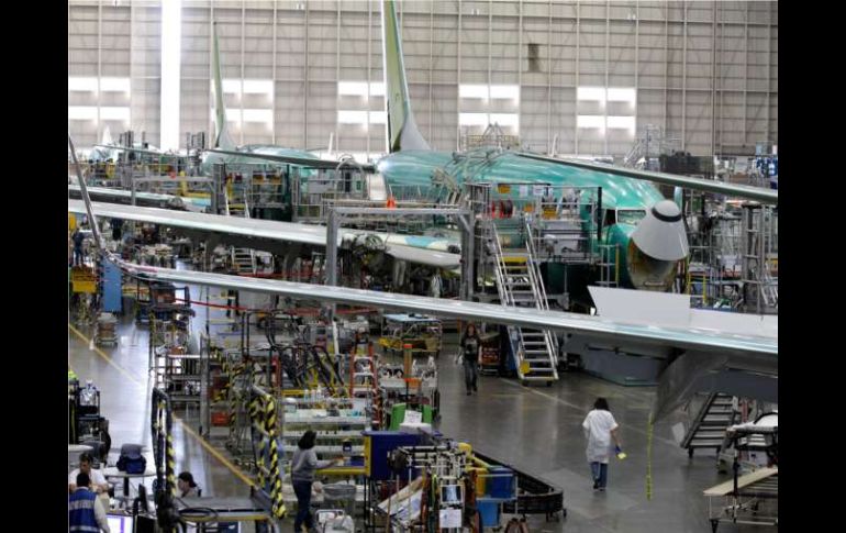 Boeing acelerará desde el 2014 el ritmo de producción de su avión de cabina estrecha 737. AP  /