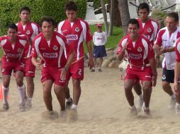 Los jugadores de Chivas se preparan arduamente para el Torneo Apertura 2011. A. RAMÍREZ  /