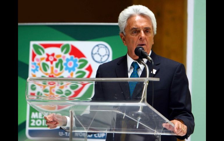 Justino Compeán durante la presentación del timbre postal conmemorativo del Mundial FIFA Sub-17. MEXSPORT  /