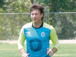 Hernán Cristante durante su primer entrenamiento con los Leones Negros de la Universidad de Guadalajara. F. MONCLOVA  /