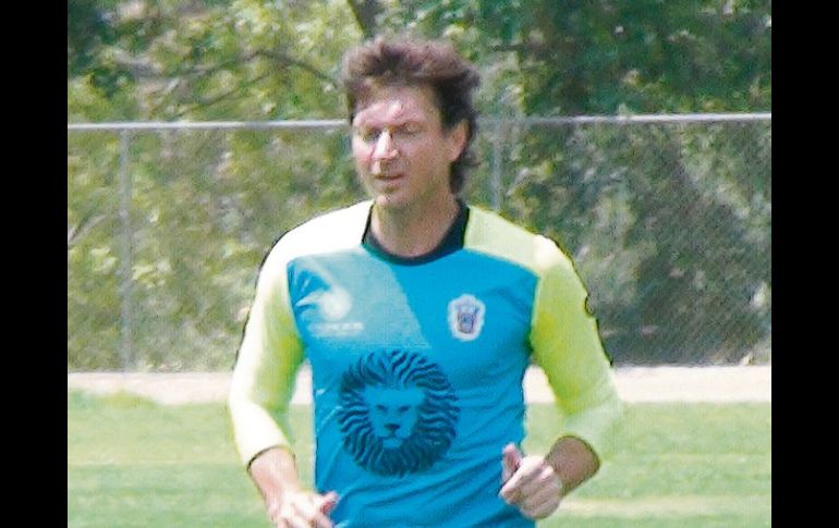 Hernán Cristante durante su primer entrenamiento con los Leones Negros de la Universidad de Guadalajara. F. MONCLOVA  /