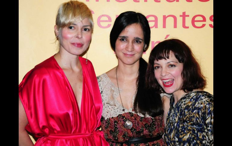 Ely Guerra, Julieta Venegas y Natalia Lafourcade, durante el encuentro con los medios en Francia. NTX  /