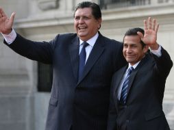 Alan García (i) y Ollanta Humala (d). AP  /