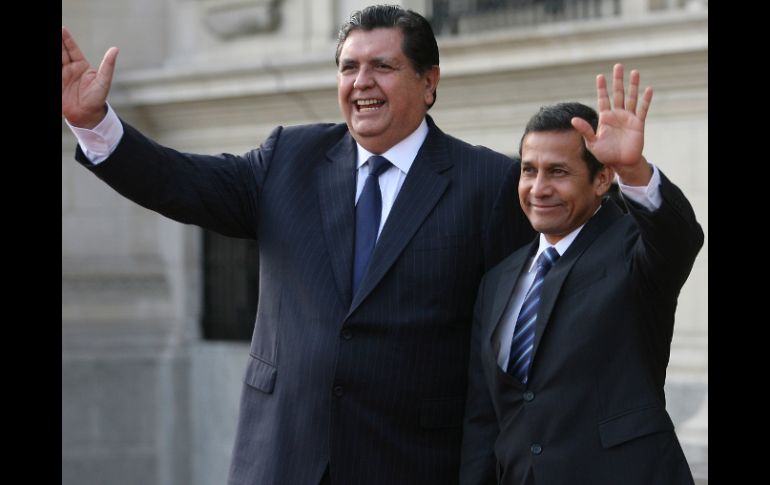 Alan García (i) y Ollanta Humala (d). AP  /