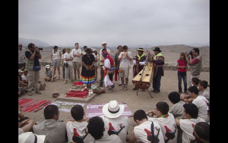 Vista de la ceremonia del 'pago u ofrenda a la tierra'. EFE  /