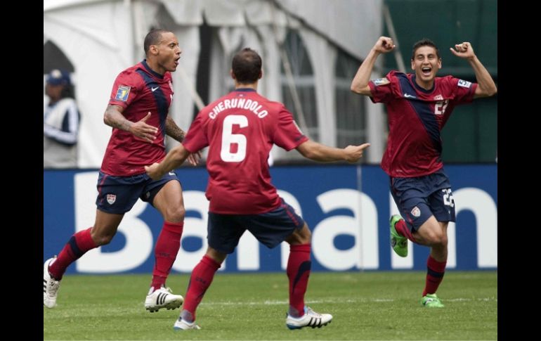 Jugadores de Estados Unidos celebrando gol contra Jamaica. MEXSPORT  /