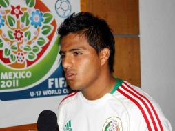 Javier Cortés entrevistado luego de la práctica del equipo Tricolor. MEXSPORT  /