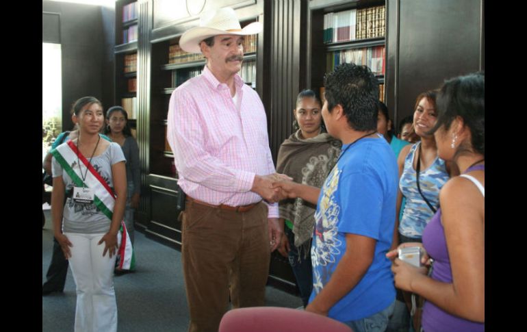 El ex mandatario recibe a estudiantes del Estado de Puebla, en el Centro Fox. EL UNIVERSAL  /