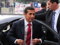 Ollanta Humala, arriba al Palacio de la Moneda en Santiago, en el marco de su gira por Sudamérica. AFP  /